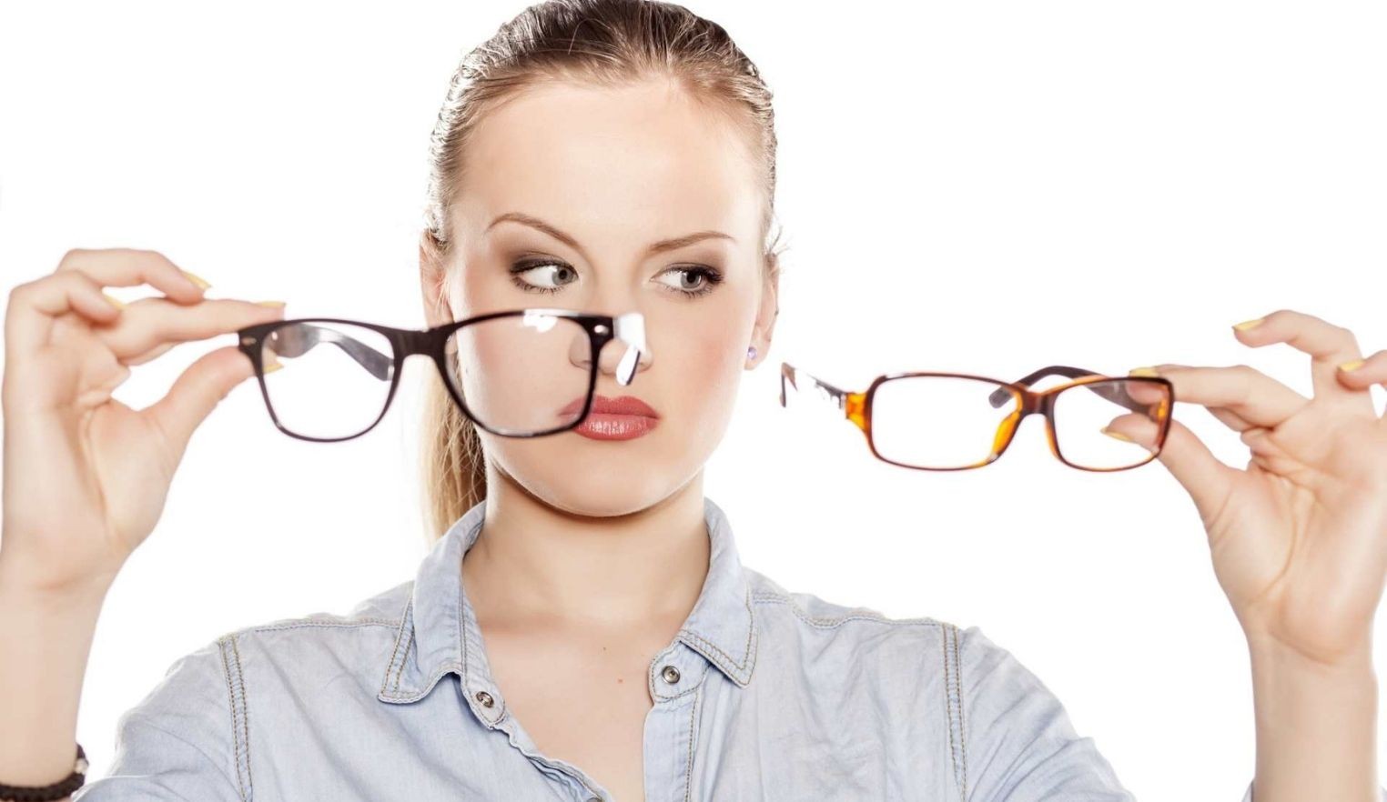 Quale materiale scegliere per la montatura dei tuoi occhiali?